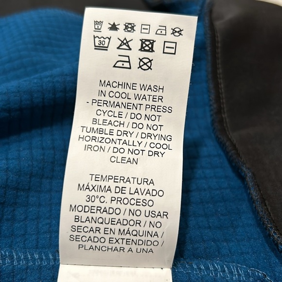 Size M Puma, zip up hoodie, with beautiful, royal blue inside, super soft - Picture 6 of 16